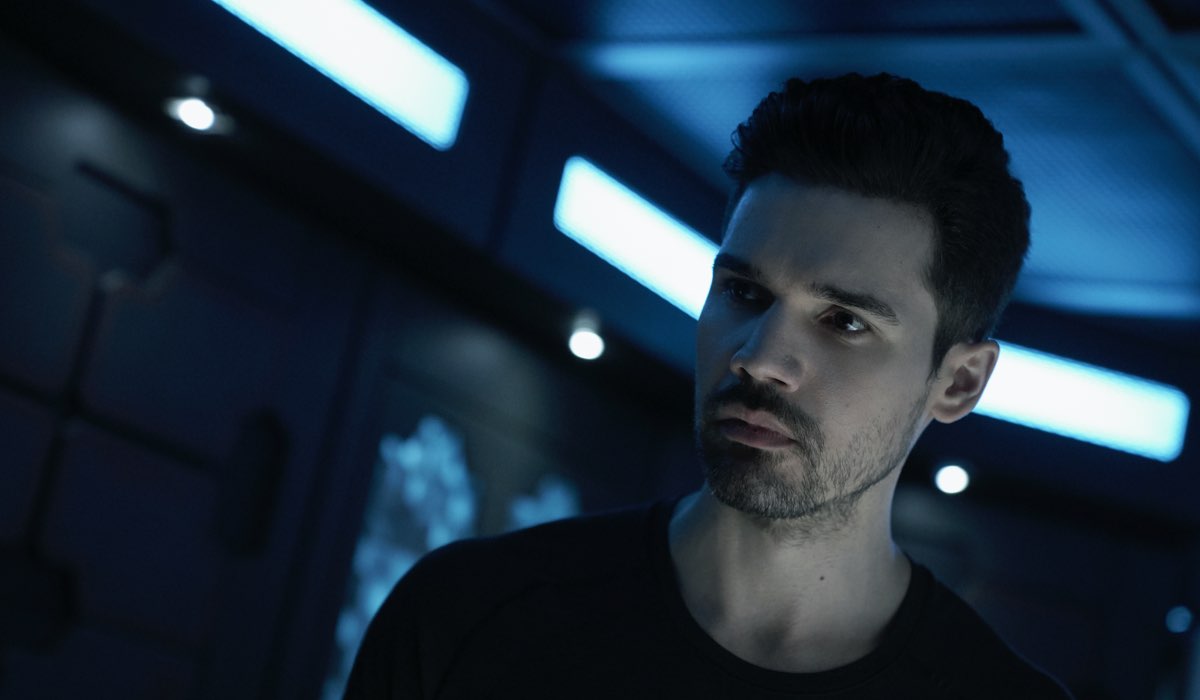 James Holden (Steven Strait) in una scena della stagione 5 di The Expanse. Credits: Amazon Prime Video.