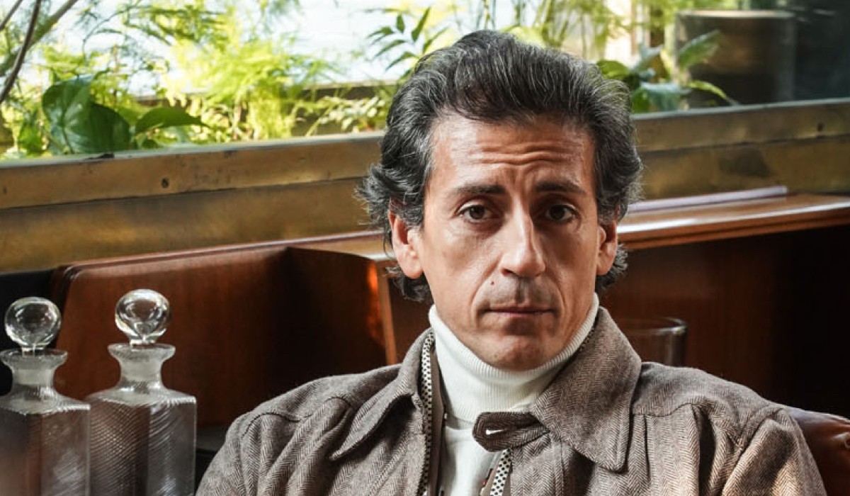 Gaetano Bruno Interpreta Walter Albini in Made In Italy. Credits: Mediaset